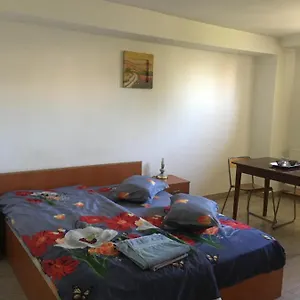Gazde/Camere de închiriat 2, Bucureşti